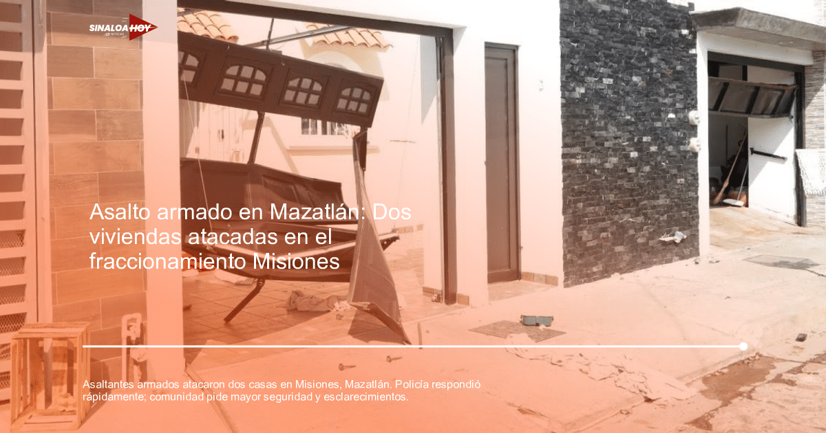 Porche de casa con asiento colgante dañado y puerta de garage abierta en Misiones de Mazatlán.