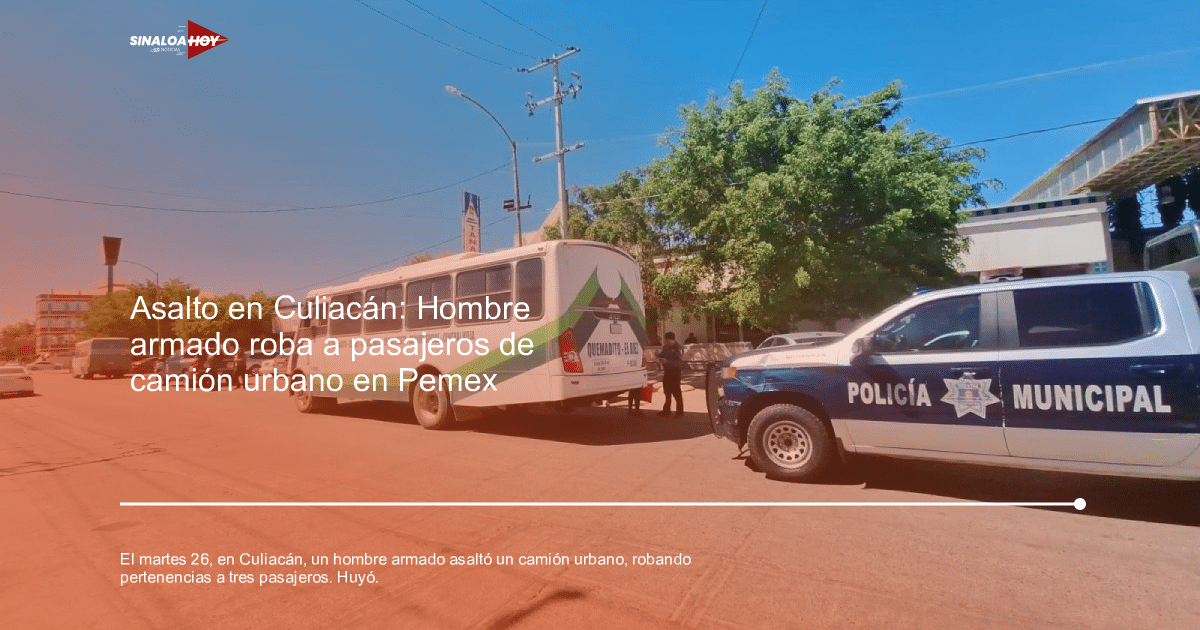 Autobús de transporte público blanco y verde detenido junto a una patrulla de policía en Culiacán.