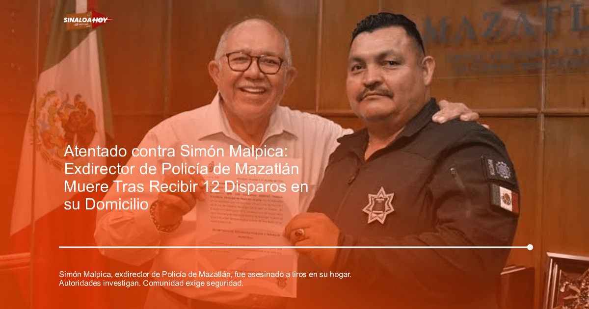 Dos hombres sonrientes en oficina con bandera de México al fondo, uno sostiene un documento.