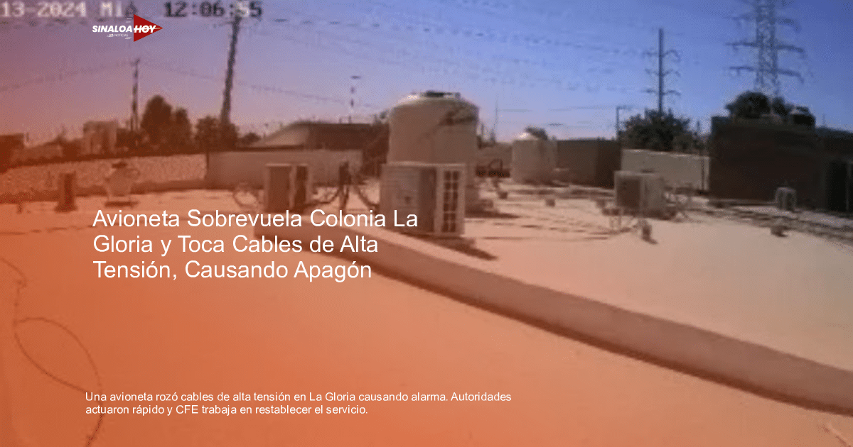 Azotea con unidades de aire acondicionado y postes eléctricos en Colonia La Gloria, cielo despejado.
