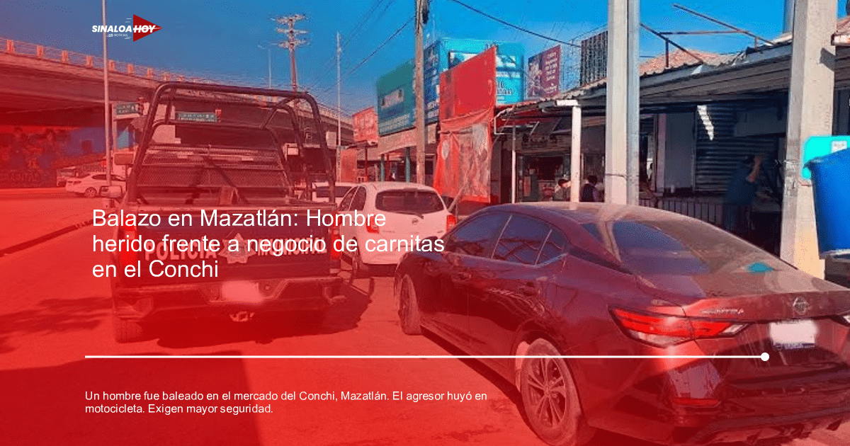 Calle de Mazatlán con vehículo policial y negocios locales