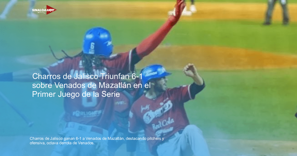 Dos jugadores de béisbol en acción con camisetas rojas y cascos azules durante el partido Charros vs Venados.