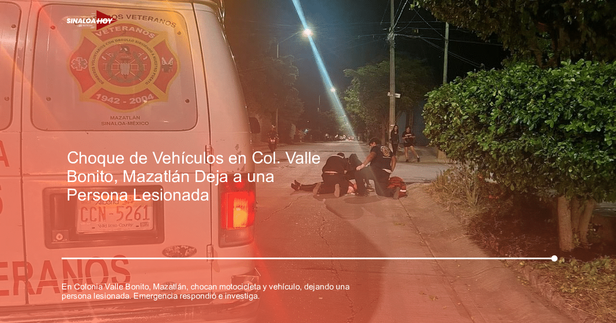 Paramédicos de Bomberos Veteranos asisten a un herido en accidente nocturno en Valle Bonito