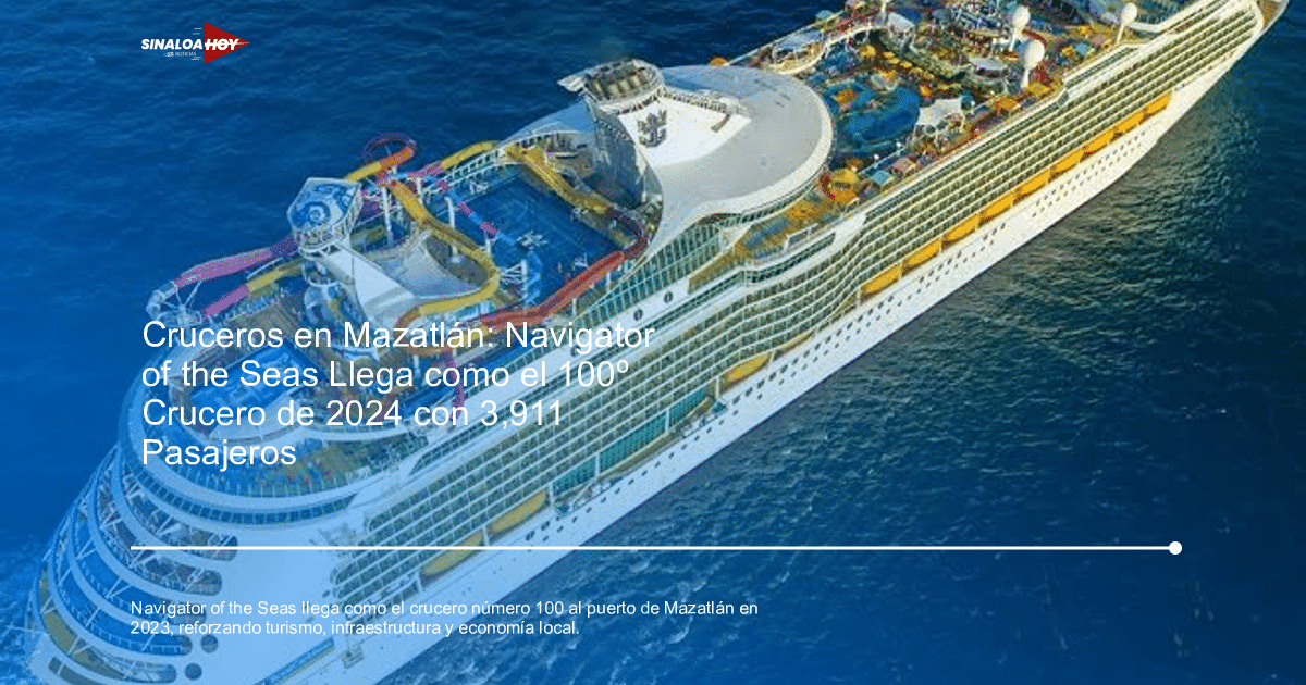 Crucero Navigator of the Seas con toboganes y piscina navegando en el océano cerca de Mazatlán.