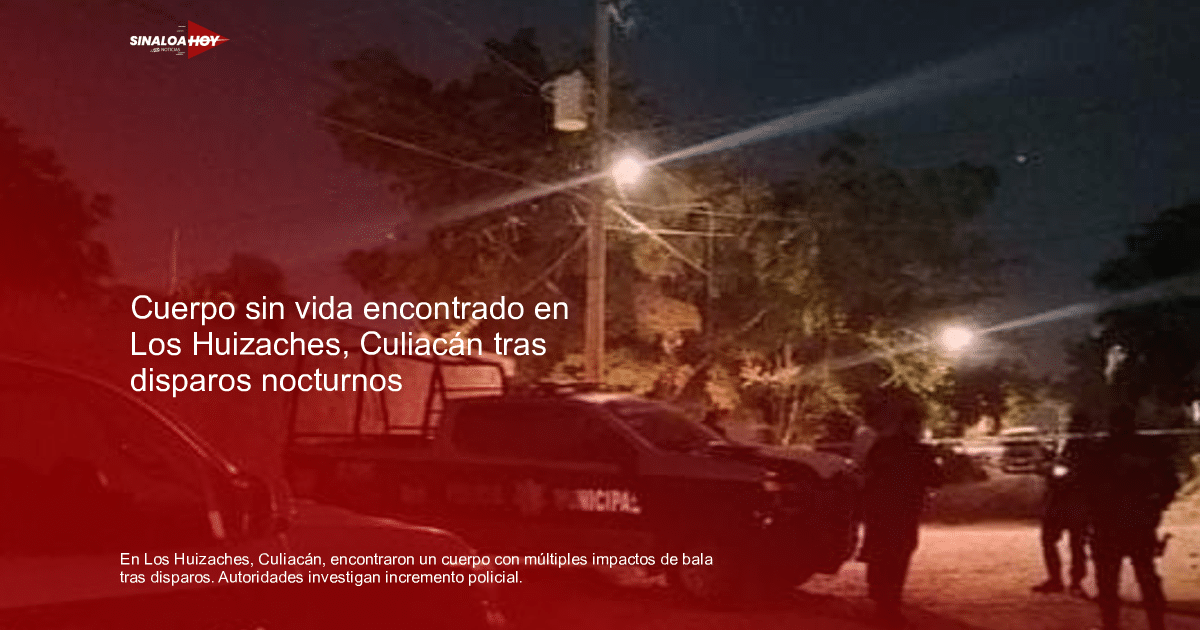 Vehículos policiales estacionados en Los Huizaches, Culiacán, durante la noche, con personal trabajando en el área.