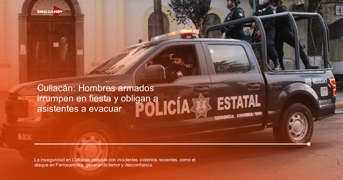 Camioneta de Policía Estatal azul con oficiales en Culiacán