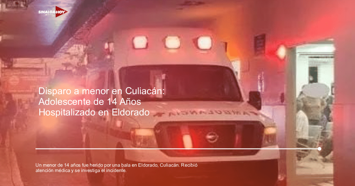 Ambulancia blanca con luces de emergencia en un pasillo, relacionada con el traslado de un menor herido en Culiacán.