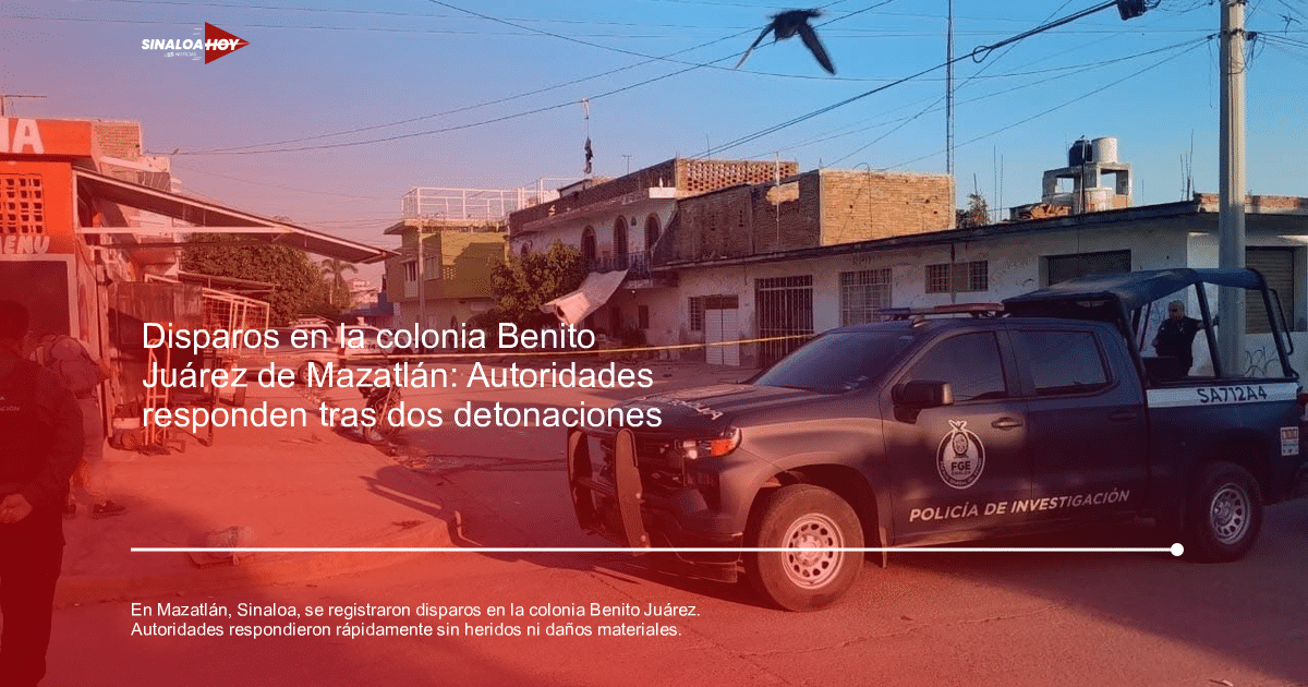 Vehículo de policía de investigación en escena urbana con cordón de seguridad, relacionado con un incidente de disparos en Mazatlán.