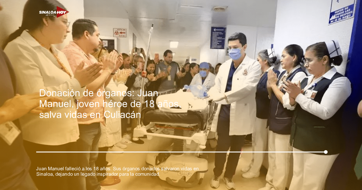 Personal médico y familiares aplauden en un pasillo del hospital mientras un médico transporta a un paciente en un carrito, cubierto con una manta.