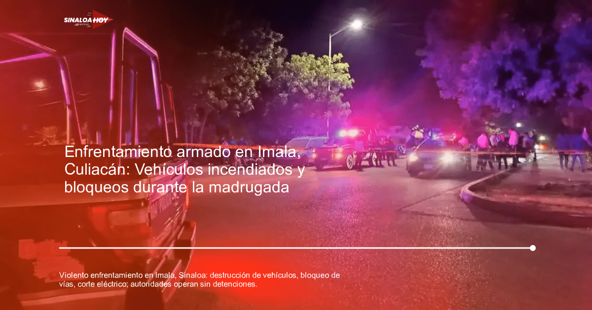 Vehículos de policía y luces de emergencia en una escena nocturna acordonada en Imala, Sinaloa.