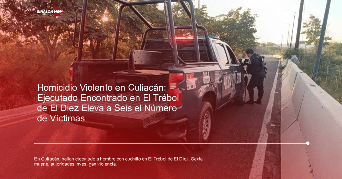 Camioneta de policía azul estacionada en un camino con un oficial revisando el vehículo, cerca de un área boscosa.