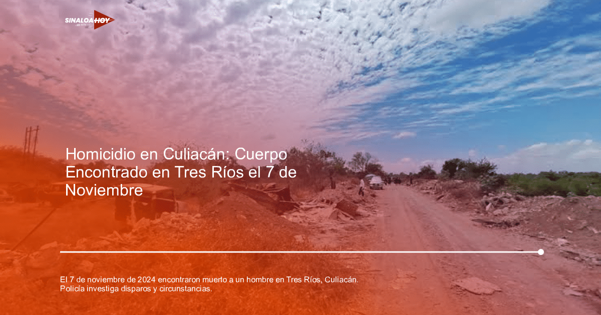 Camino de tierra con escombros y vehículos viejos en Tres Ríos, Culiacán, bajo un cielo nublado.