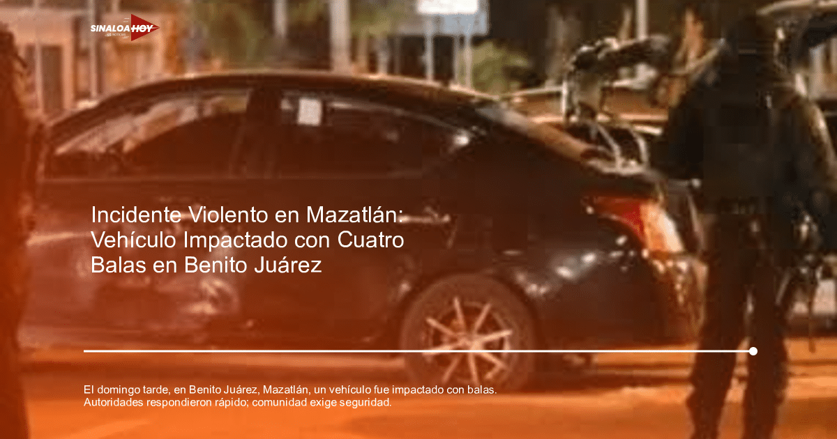 Automóvil negro con daños en la puerta lateral, escena nocturna con presencia de seguridad.