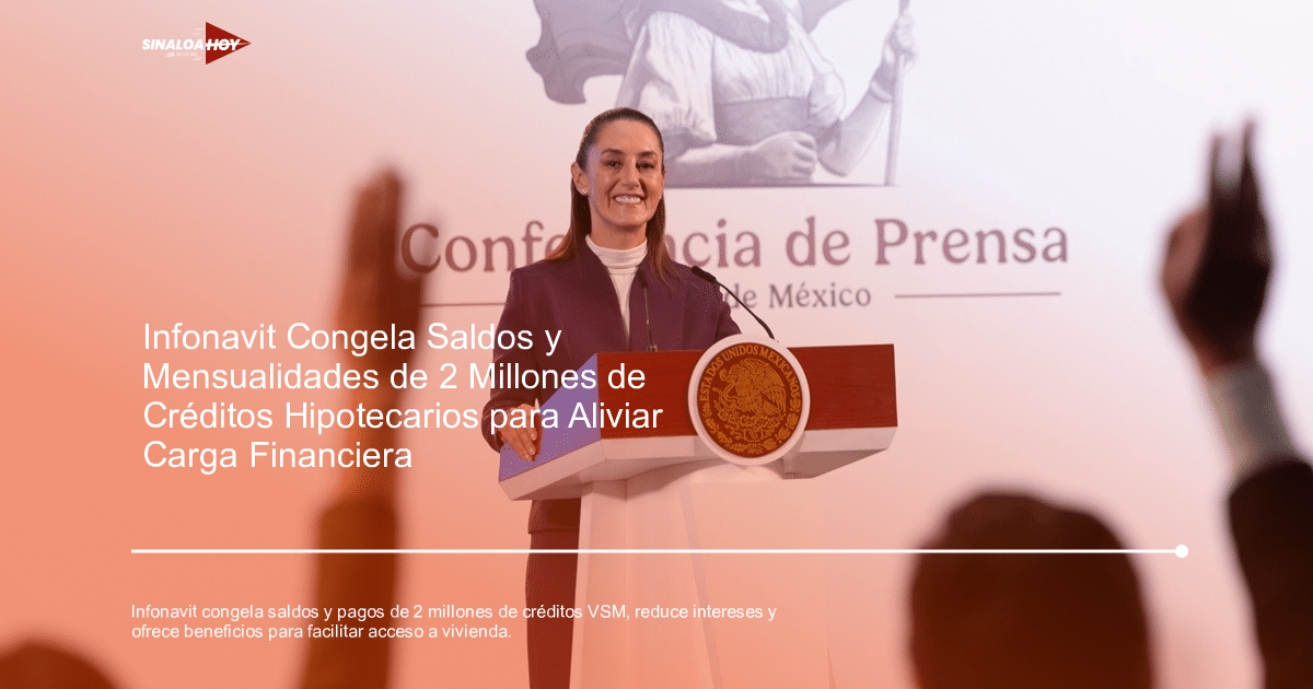 Mujer en podio durante conferencia de prensa de Infonavit sobre créditos VSM, con emblema de México al fondo.