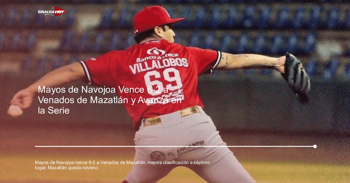 Jugador de béisbol de Venados de Mazatlán lanzando una pelota en un campo con gradas vacías.