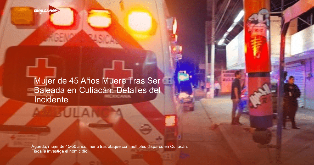 Ambulancia de la Cruz Roja Mexicana con luces encendidas en un entorno urbano nocturno, relacionada con un ataque en Culiacán.