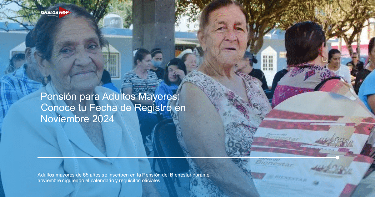 Dos mujeres mayores sonrientes en un evento al aire libre, una sostiene un folleto de la Banca del Bienestar.