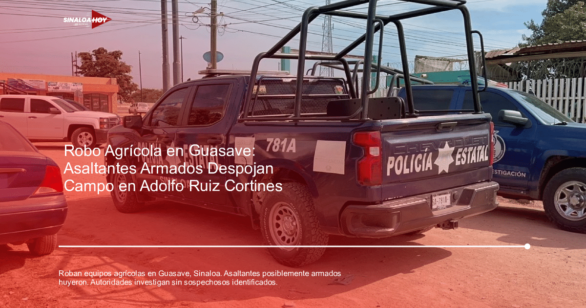 Camioneta de la Policía Estatal de Sinaloa estacionada en un entorno urbano, con otros vehículos al fondo.