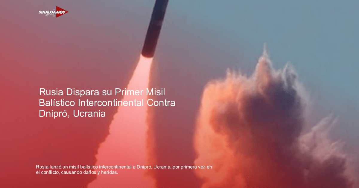 Misil balístico intercontinental lanzado al aire con estela de humo y llamas, cielo despejado de fondo.