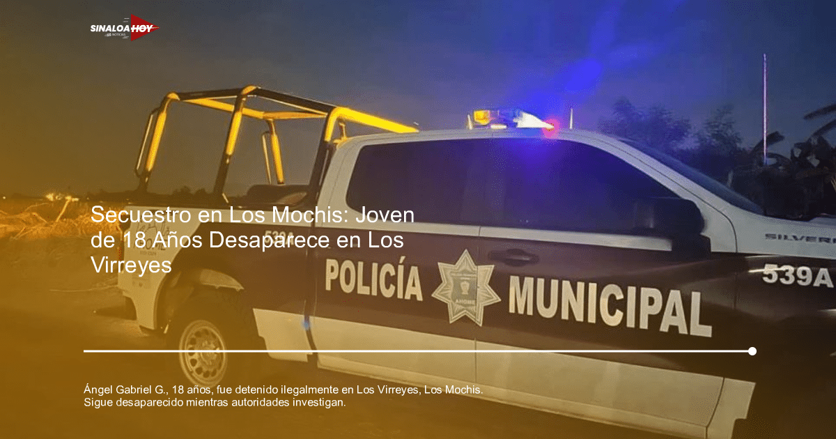 Camioneta de policía municipal con luces encendidas en la noche, relacionada con un caso de secuestro en Los Mochis.