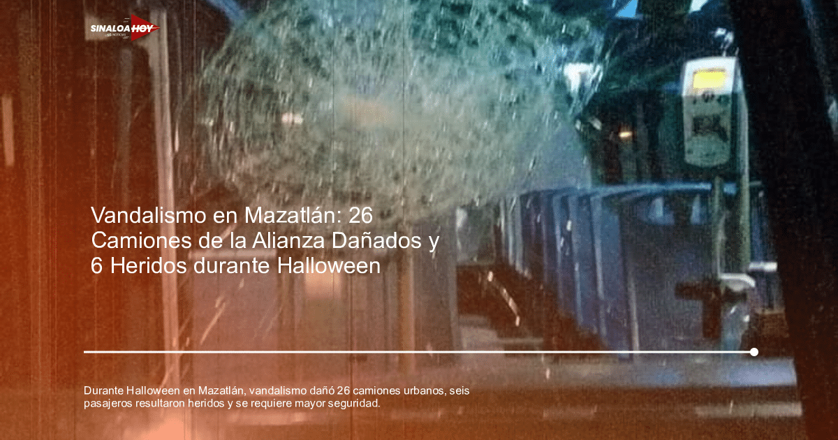 Interior de autobús con ventana rota debido a vandalismo en Mazatlán