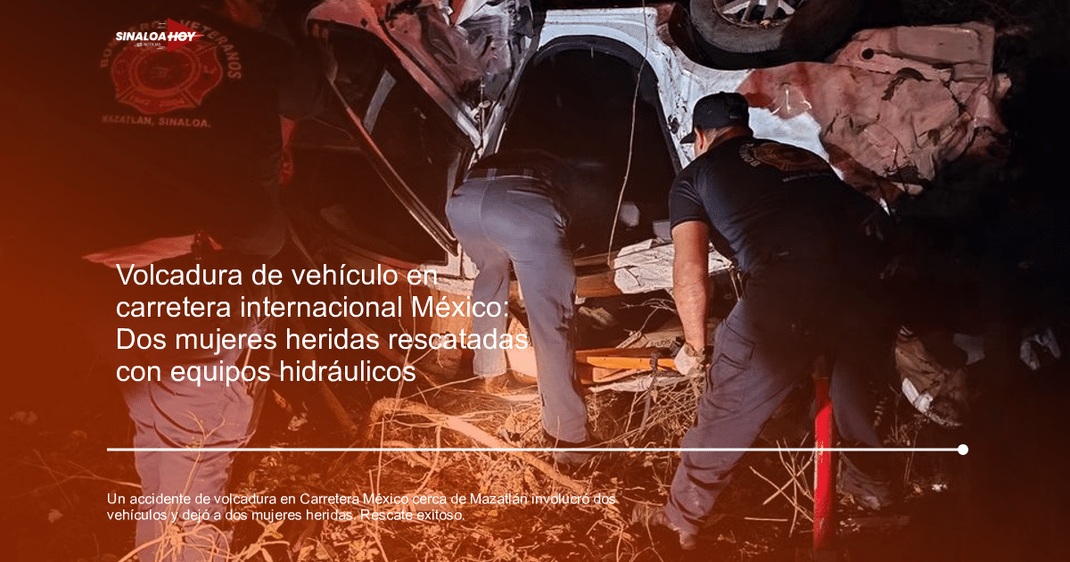 Bomberos rescatan a víctimas de un accidente vehicular nocturno en Mazatlán