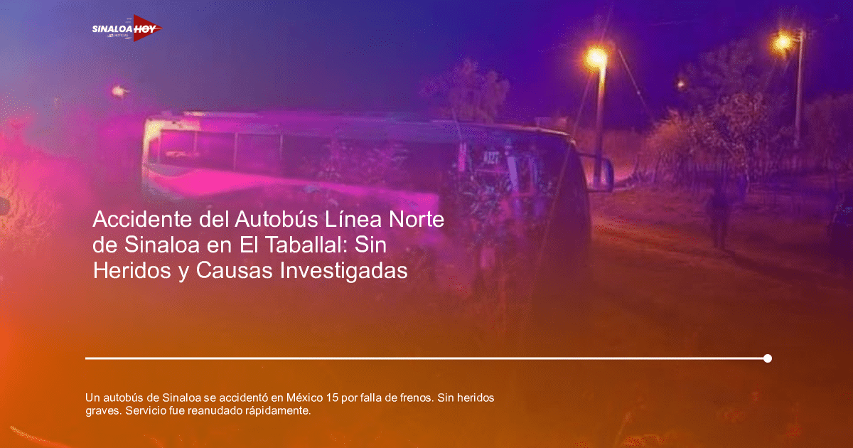 Autobús volcado en la carretera México 15 con luces de emergencia y personas investigando.