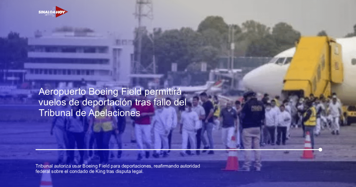 Personas caminando en el Aeropuerto Boeing Field con un avión y edificio al fondo, destacando una persona con chaleco amarillo dirigiendo al grupo.