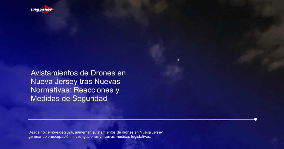 Cielo nocturno con nubes, objeto brillante y siluetas de árboles, relacionado con avistamientos de drones en Nueva Jersey.