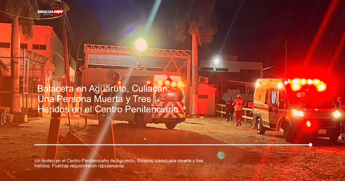 Ambulancias y personal de emergencia en el Centro Penitenciario de Aguaruto durante la noche.