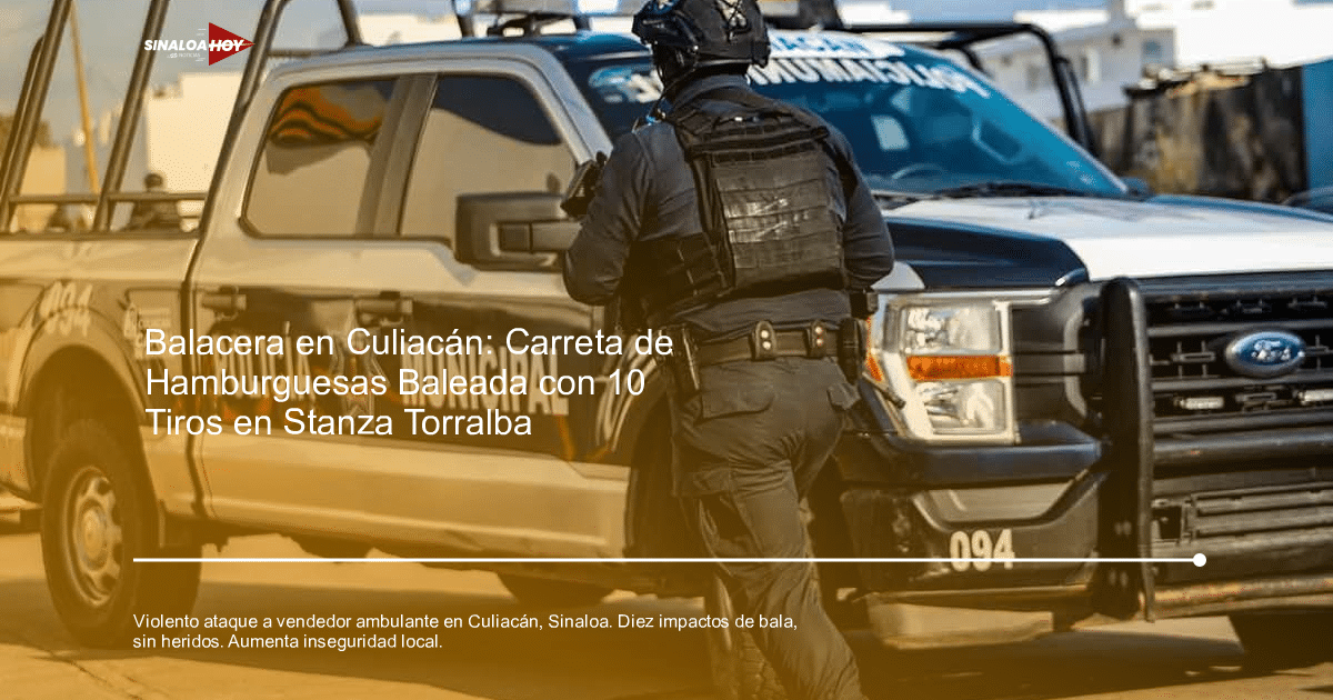 Agente de policía municipal junto a vehículo patrulla en Culiacán tras incidente violento.