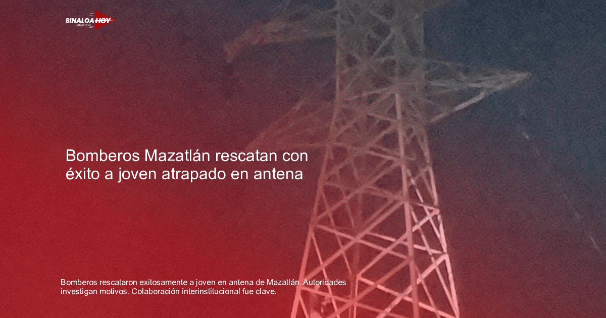 Torre eléctrica iluminada de noche, escenario de un rescate en Mazatlán