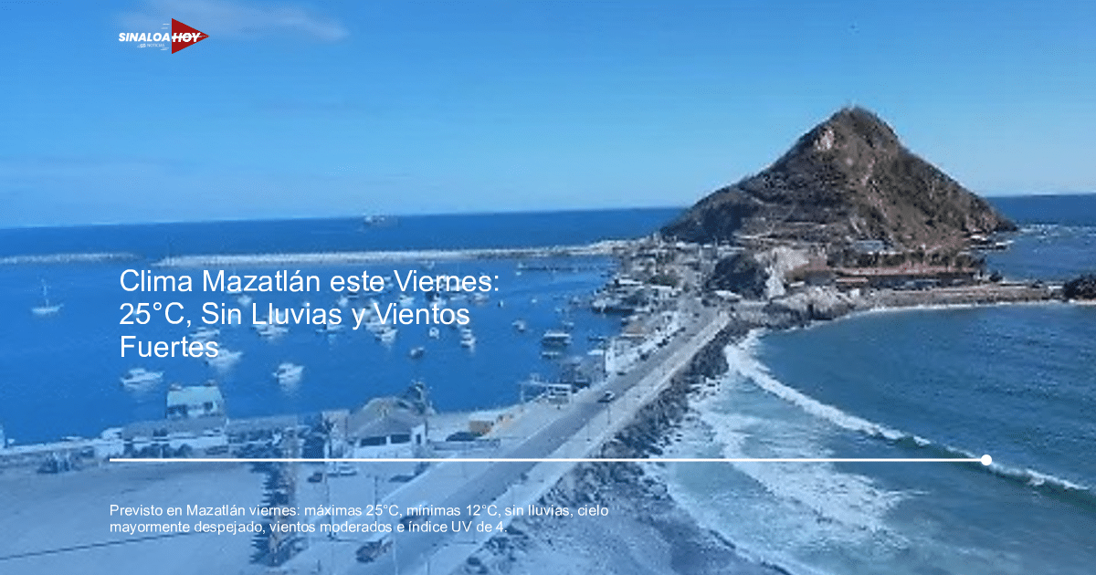 Vista del paisaje costero de Mazatlán con mar azul, embarcaciones, carretera y cielo despejado.