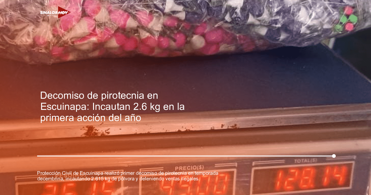 Bolsa de pirotecnia decomisada en Escuinapa sobre balanza digital mostrando peso y precio.