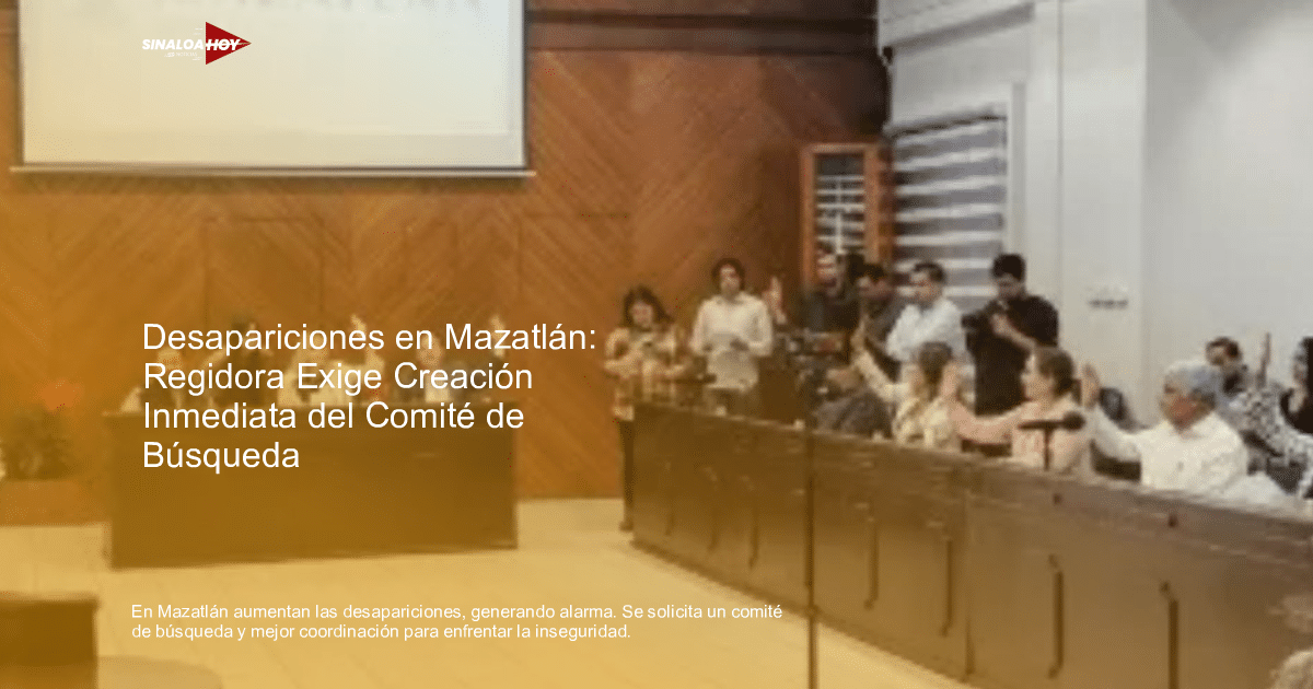 Personas levantando la mano en una reunión formal sobre desapariciones en Mazatlán