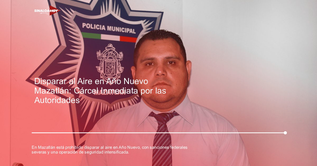 Persona frente al escudo de la policía de Mazatlán, medidas de seguridad fin de año.