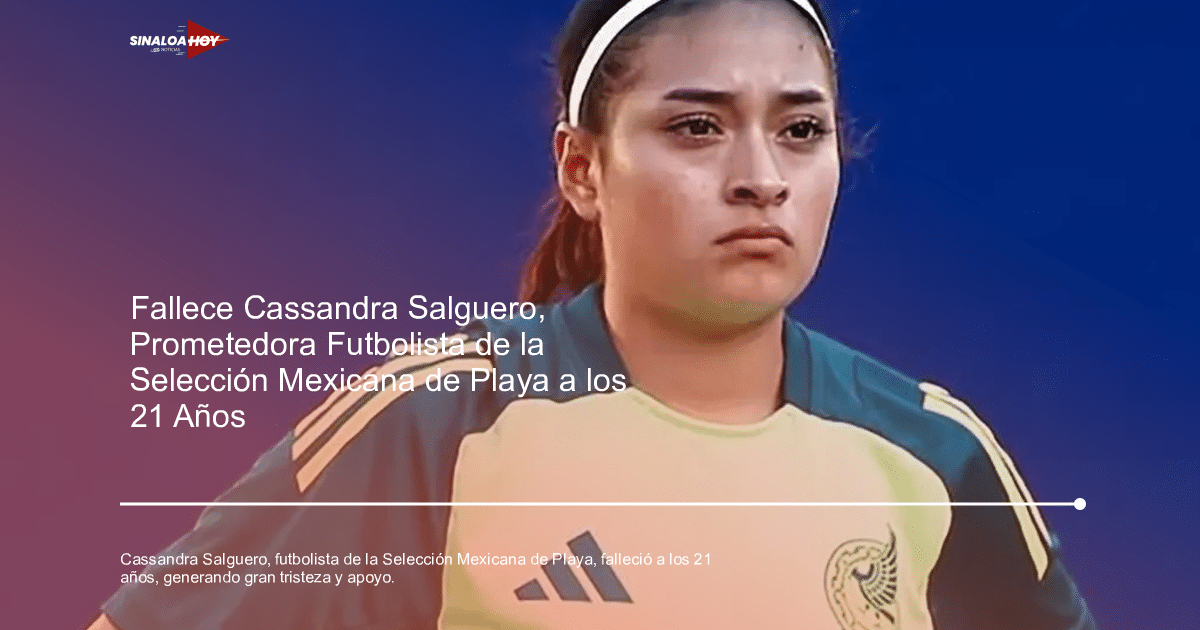 Joven con camiseta deportiva en fondo azul, relacionada con Cassandra Salguero, futbolista de la Selección Mexicana de Playa.