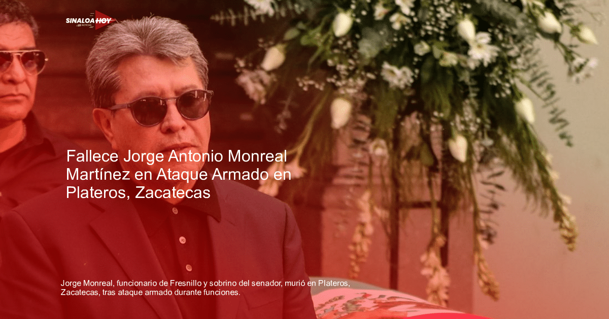 Hombre con gafas oscuras y traje negro junto a un ataúd cubierto con bandera mexicana en un funeral.