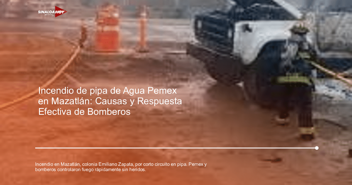 Bombero junto a vehículo dañado en incendio en Mazatlán