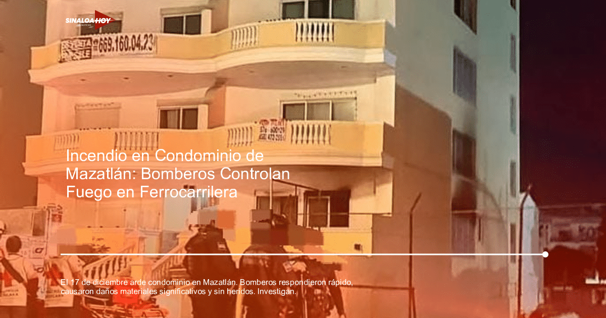 Edificio en Mazatlán con personal de emergencia durante un incendio nocturno