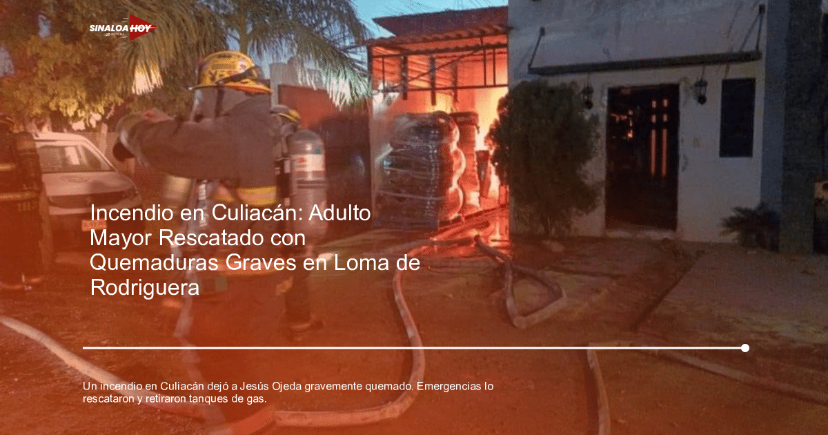 Bomberos en acción durante un incendio nocturno en Culiacán, con llamas visibles y camiones de bomberos en la escena.