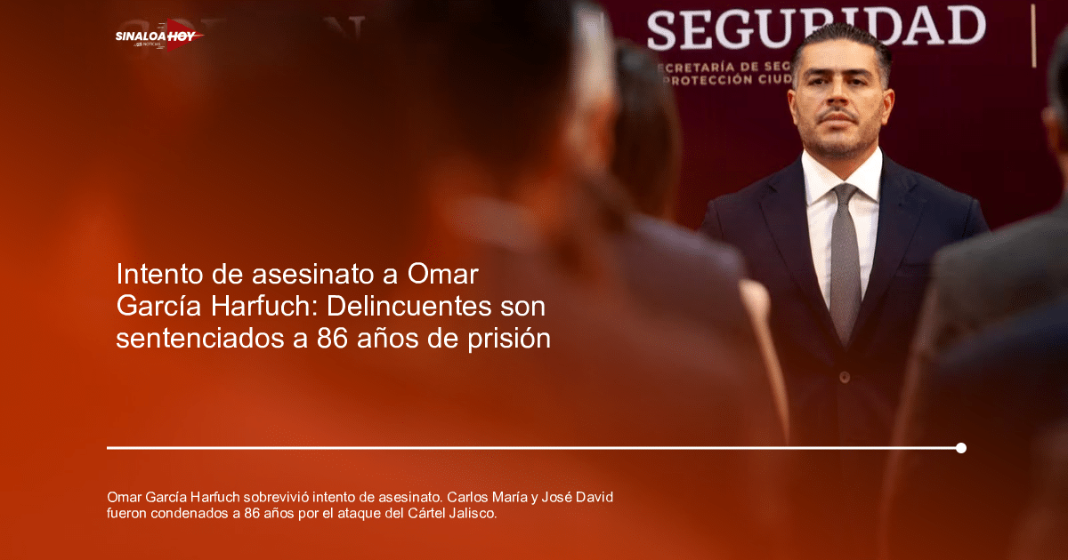 Hombre en traje oscuro en conferencia sobre seguridad y gobierno, relacionado con el caso de Omar García Harfuch.