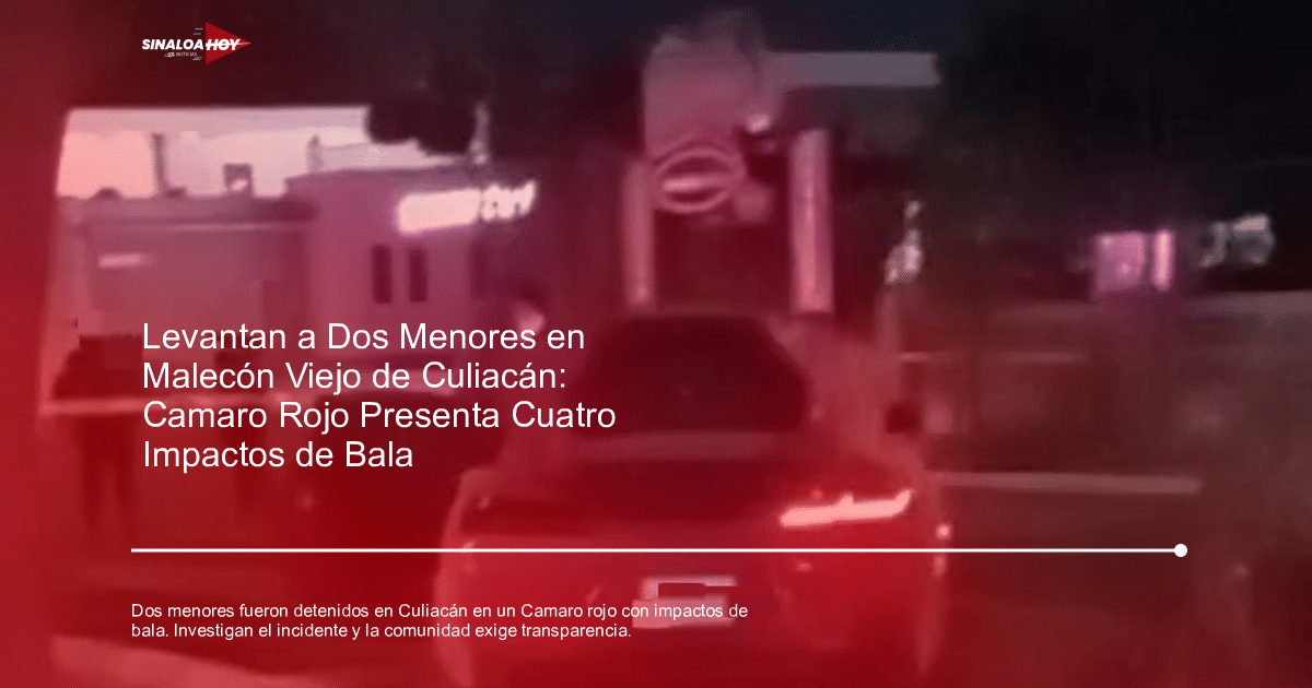 Camaro rojo con impactos de bala en el Malecón Viejo de Culiacán