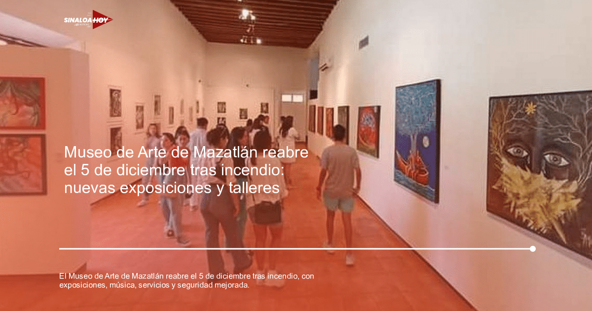 Visitantes en la galería del Museo de Arte de Mazatlán observando pinturas en paredes decoradas.