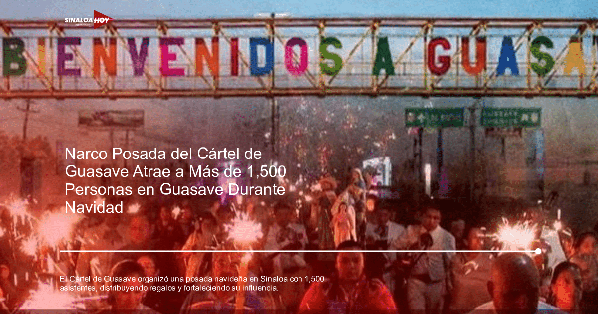 Grupo de personas marchando en Guasave con luces y figuras religiosas bajo un letrero de bienvenida.