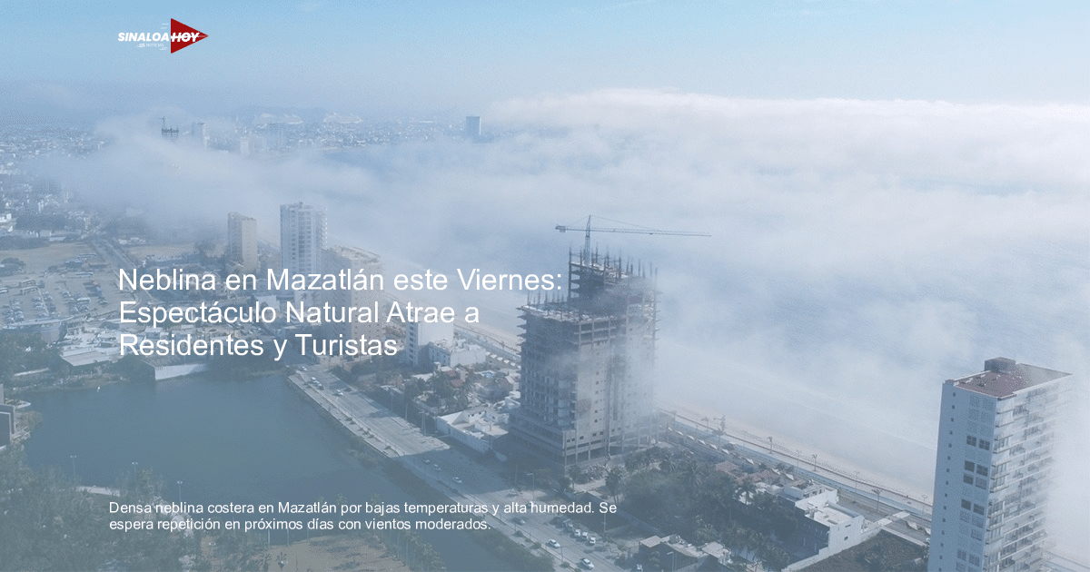 Vista aérea de Mazatlán con neblina costera, edificios y playa