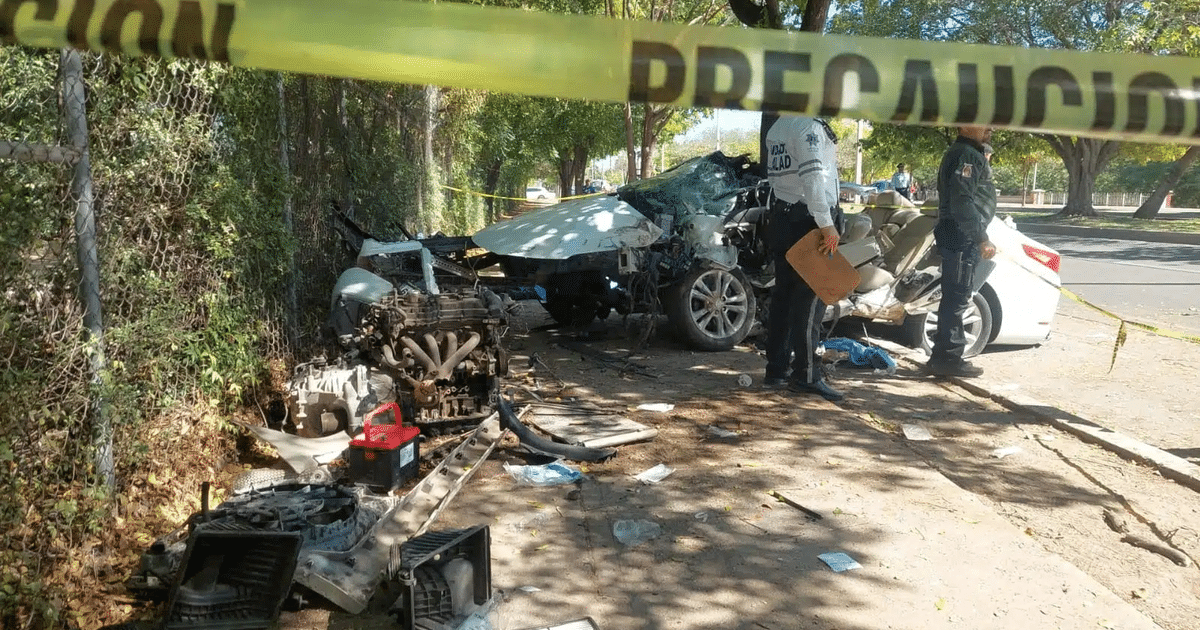 Accidente automovilístico en Culiacán con vehículo dañado y autoridades presentes