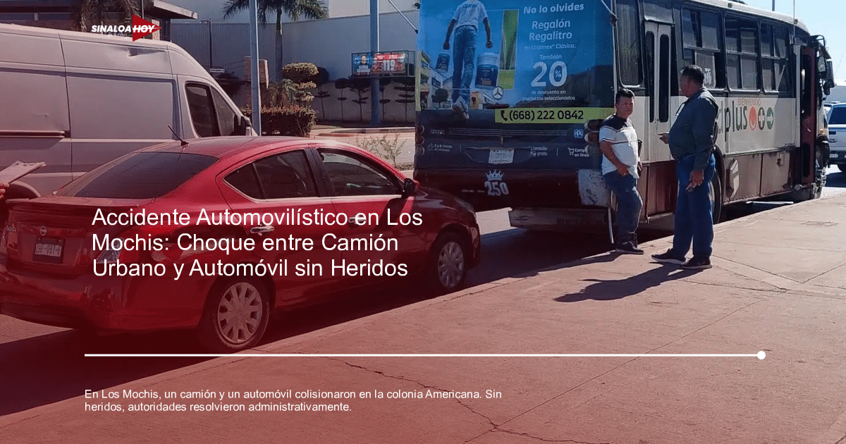 Accidente de tránsito en Los Mochis con un automóvil rojo y un autobús detenidos en la vía.