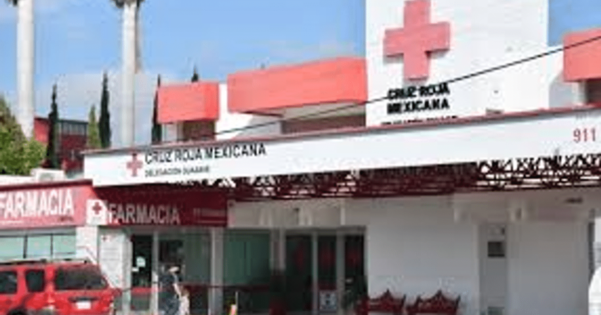 Centro de servicios de emergencia de la Cruz Roja Mexicana con logotipo y farmacia visible, relacionado con un accidente en Guasave.