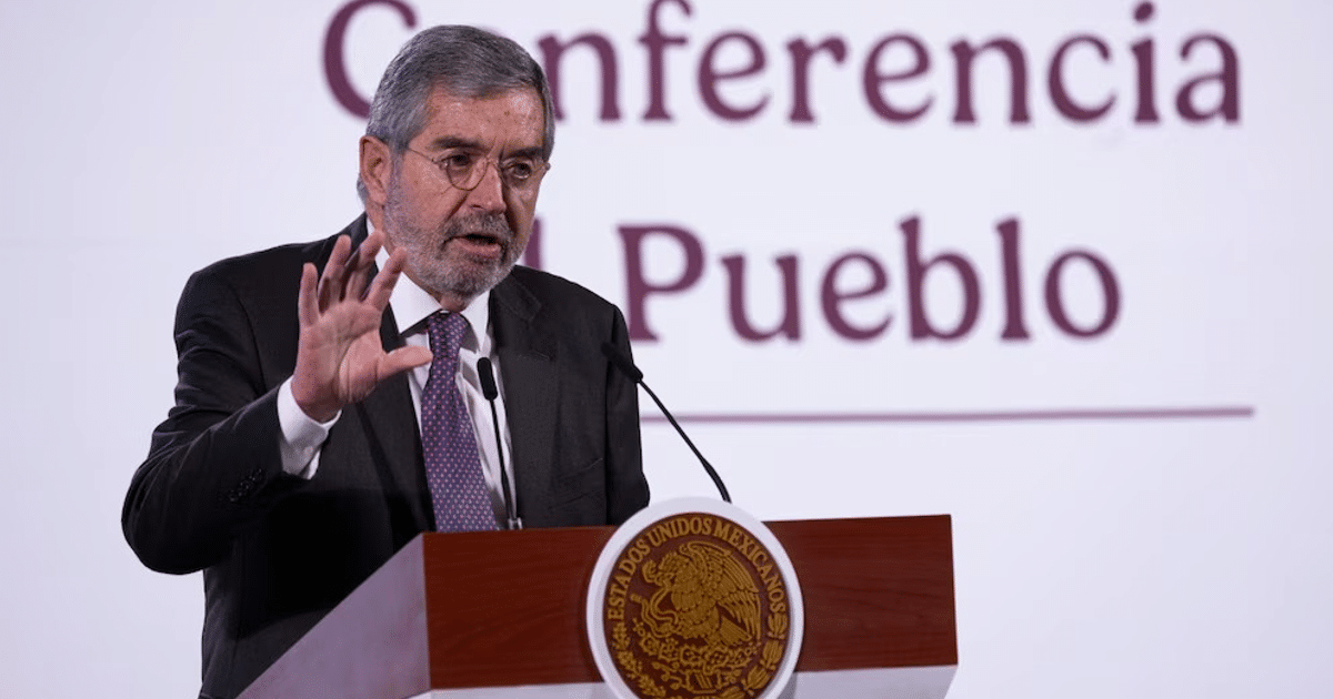 Juan Ramón de la Fuente en conferencia sobre apoyo a migrantes mexicanos